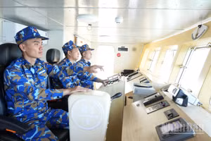 Người thuyền trưởng giữ vai trò đặc biệt quan trọng; mỗi quyết định không chỉ điều khiển con tàu mà còn thể hiện bản lĩnh, trách nhiệm và hình ảnh Tổ quốc giữa biển khơi.