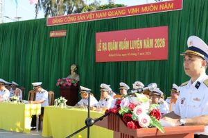 Đại tá Nguyễn Đình Giảng, Phó Giám đốc Học viện phát biểu tại lễ ra quân.