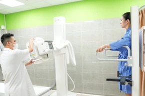 Chụp X-quang tại Bệnh viện Bạch Mai. (Ảnh nhandan.vn)