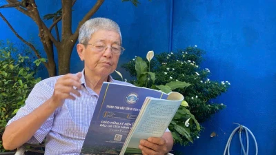 Nhà báo Phạm Hữu Thu.