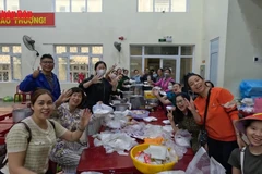 [Video] Chuyện những phần cơm chứa chan tình yêu thương của người dân xứ Huế