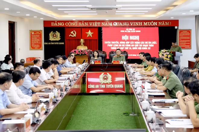 Các đại biểu dự hội nghị.