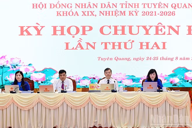 Chủ tọa kỳ họp.