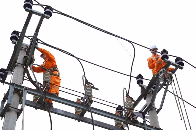 Diễn tập xử lý sự cố ngập tại trạm biến áp tổ 26 Tân Hà, phường Minh Xuân, tỉnh Tuyên Quang.