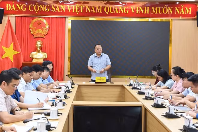 Đồng chí Phan Huy Ngọc, Chủ tịch Ủy ban nhân dân tỉnh Tuyên Quang chủ trì làm việc với Ban Chỉ đạo Kỳ thi tốt nghiệp trung học phổ thông năm 2026 của tỉnh.