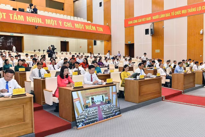 Đại biểu dự kỳ họp.