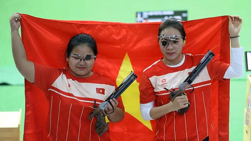 Hai xạ thủ Trịnh Thu Vinh (phải) và Nguyễn Thùy Trang được kỳ vọng tạo đột phá tại ASIAD 20. Ảnh | N.T