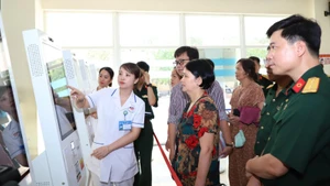 Hội đồng chuyên môn khảo sát, kiểm tra thực tế cơ sở hạ tầng công nghệ thông tin của Bệnh viện Quân y 105.
