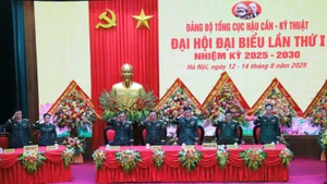 Đoàn Chủ tịch điều hành đại hội.