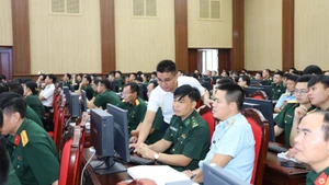 Hướng dẫn các học viên thực hành sử dụng phần mềm.