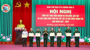 Quân khu 5 đã trao tặng Bằng khen của Bộ Quốc Phòng cho 5 tập thể và 7 cá nhân vì đã có thành tích xuất sắc trong thực hiện nhiệm vụ tìm kiếm, quy tập và xác định danh tính hài cốt liệt sĩ còn thiếu thông tin giai đoạn 2021-2025.