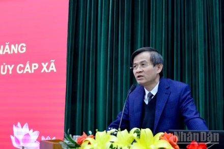 Đồng chí Đoàn Minh Huấn, Ủy viên Trung ương Đảng, Phó Giám đốc Thường trực Học viện Chính trị quốc gia Hồ Chí Minh phát biểu bế giảng lớp bồi dưỡng. (Ảnh: PHẠM CƯỜNG)