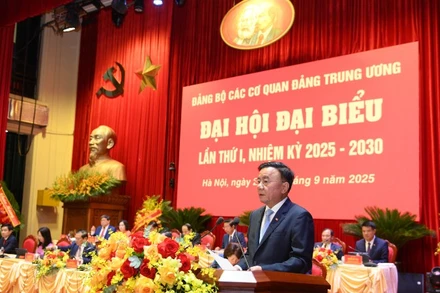 Đồng chí Trần Cẩm Tú, Ủy viên Bộ Chính trị, Thường trực Ban Bí thư, Bí thư Đảng ủy các cơ quan Đảng Trung ương phát biểu bế mạc Đại hội. (Ảnh: THẾ ĐẠI)