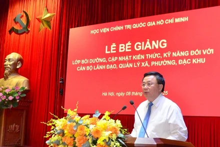 Đồng chí Nguyễn Xuân Thắng, Ủy viên Bộ Chính trị, Giám đốc Học viện Chính trị quốc gia Hồ Chí Minh, Chủ tịch Hội đồng Lý luận Trung ương phát biểu bế giảng. (Ảnh: PHẠM CƯỜNG)