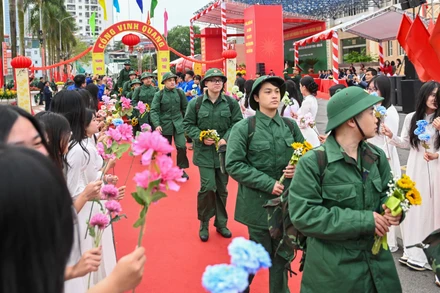 Các tân binh lên đường nhập ngũ.