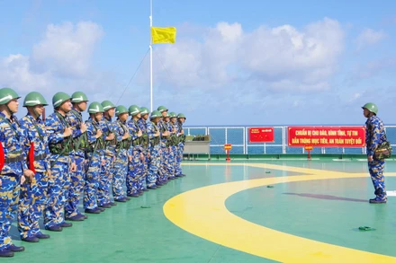 Cán bộ, chiến sĩ nhà giàn nêu cao tinh thần cảnh giác, sẵn sàng chiến đấu cao.