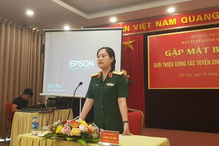 Thiếu tướng, Tiến sĩ Phùng Thị Phú, Phó Cục trưởng Quân huấn-Nhà trường, gửi lời chúc mừng các nhà báo nhân dịp kỷ niệm 100 năm Ngày Báo chí Cách mạng Việt Nam.