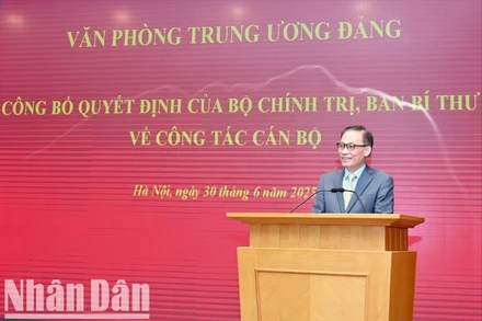 Đồng chí Lê Hoài Trung, Bí thư Trung ương Đảng, Chánh Văn phòng Trung ương phát biểu tại hội nghị. (Ảnh: ĐĂNG KHOA)