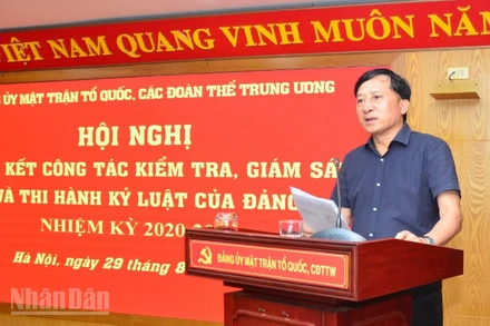 Đồng chí Hoàng Trọng Hưng, Phó Chủ nhiệm Ủy ban Kiểm tra Trung ương phát biểu tại hội nghị. (Ảnh: PHẠM CƯỜNG)