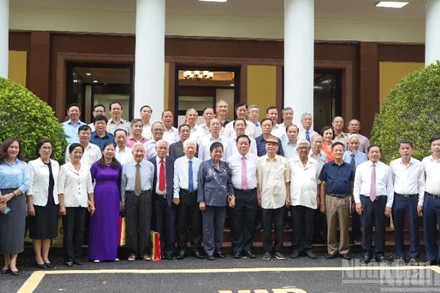 Các đại biểu dự buổi gặp mặt.