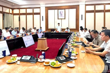 Đồng chí Nguyễn Duy Ngọc, Ủy viên Bộ Chính trị, Bí thư Trung ương Đảng, Chủ nhiệm Ủy ban Kiểm tra Trung ương, Phó Trưởng Ban Chỉ đạo và đồng chí Nguyễn Chí Dũng, Ủy viên Trung ương Đảng, Phó Thủ tướng Chính phủ, Ủy viên Ban Chỉ đạo chủ trì cuộc họp với Thường trực Tổ Giúp việc và các cơ quan, đơn vị liên quan. (Ảnh: THU HÀ/dangcongsan) 