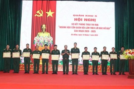 Các tập thể, cá nhân đạt thành tích xuất sắc trong phong trào thi đua “Ngành hậu cần Quân đội làm theo lời Bác Hồ dạy” giai đoạn 2020-2025. 