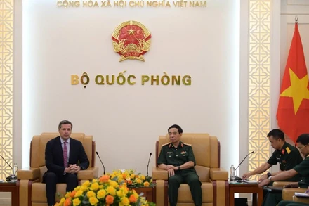 Đại tướng Phan Văn Giang tiếp xã giao Ngài Matteo Perego di Cremnago, Quốc vụ khanh Quốc phòng nước Cộng hòa Italia.