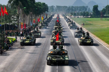 Lần đầu tiên, dàn khí tài, vũ khí tổng hợp luyện cùng các khối diễu binh, diễu hành sáng nay tại Trung tâm Huấn luyện quân sự quốc gia 4.