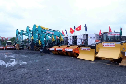 Khởi công tuyến đường kết nối di sản văn hóa du lịch và phát triển kinh tế dọc sông Hồng trên địa bàn tỉnh Hưng Yên.