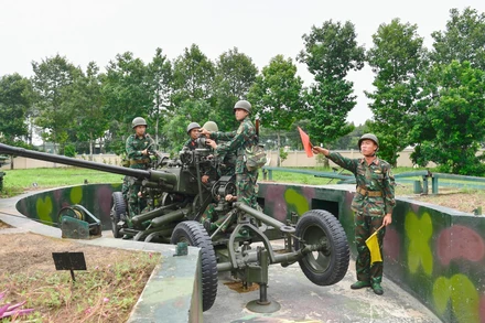 Khẩu đội Pháo phòng không 37mm thực hành tiêu diệt mục tiêu.