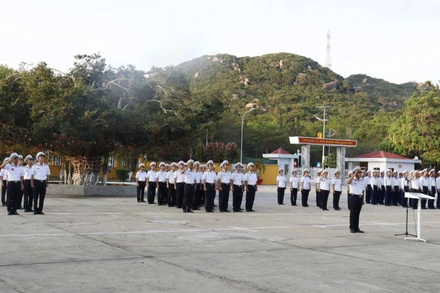 Chào cờ đầu năm tại Trung đoàn.