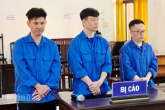 3 bị cáo: Lê Văn Đức (bìa trái), Phạm Út Đạt (giữa) và Nguyễn Thế Cường tại phiên tòa sơ thẩm.