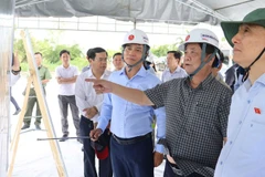 Phó Chủ tịch Quốc hội Lê Minh Hoan khảo sát thực tế tuyến Rạch Sỏi-Bến Nhứt, Gò Quao-Vĩnh Thuận. 