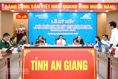 Quang cảnh buổi ký kết.