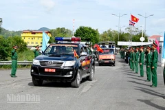 Lễ đón Đội K93 (Bộ Chỉ huy Quân sự tỉnh An Giang) và hồi hương hài cốt liệt sĩ về nước. (Ảnh: PHƯƠNG VŨ)