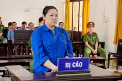 Bị cáo Bùi Thị Kim Thảo nghe tòa tuyên án. (Ảnh: VĂN VŨ)
