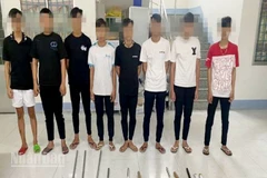 Công an thu giữ hung khí tự chế của nhóm thanh niên chuẩn bị đánh nhau. (Ảnh: Cổng thông tin điện tử Công an tỉnh An Giang).