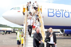 Khách du lịch đến Phú Quốc.