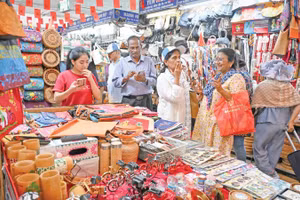 Chợ Đồng Xuân - Bắc Qua. Ảnh: THÀNH ĐẠT