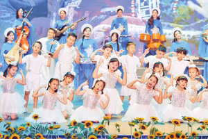 Học sinh hệ thống Trường TH (TH School) biểu diễn tại Chương trình nghệ thuật “Từ sự thấu hiểu - Tạo sự thay đổi”.