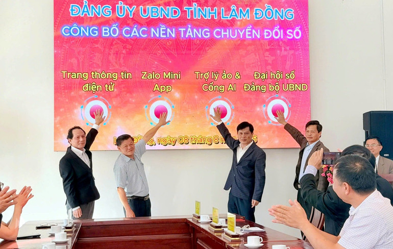 Đảng ủy Ủy ban nhân dân tỉnh Lâm Đồng ra mắt các nền tảng chuyển đổi số. z6899176640534-ba4bd5f716277f0d703ffa3f6a5f540e.jpg