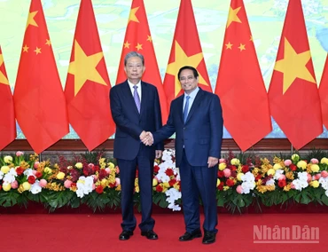 Thủ tướng Chính phủ Phạm Minh Chính và đồng chí Triệu Lạc Tế, Ủy viên Thường vụ Bộ Chính trị, Ủy viên trưởng Ủy ban Thường vụ Đại hội Đại biểu Nhân dân toàn quốc nước Cộng hòa nhân dân Trung Hoa. (Ảnh: Trần Hải)
