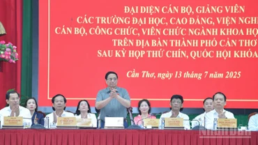 Thủ tướng Chính phủ Phạm Minh Chính chủ trì Hội nghị tiếp xúc cử tri thành phố Cần Thơ sau Kỳ họp thứ 9, Quốc hội khoá XV. (Ảnh: Thanh Giang)