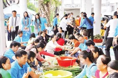 Một hoạt động tại Chợ Tết Công đoàn do Liên đoàn Lao động thành phố Cần Thơ tổ chức.