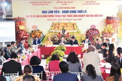 Các nhà khoa học, các chuyên gia trao đổi về những giải pháp bảo tồn, phát huy giá trị di sản Hoa Lâm Viên trong phát triển công nghiệp văn hóa.