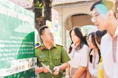 Công an Thành phố Hồ Chí Minh tuyên truyền tác hại của ma túy đến các học sinh.