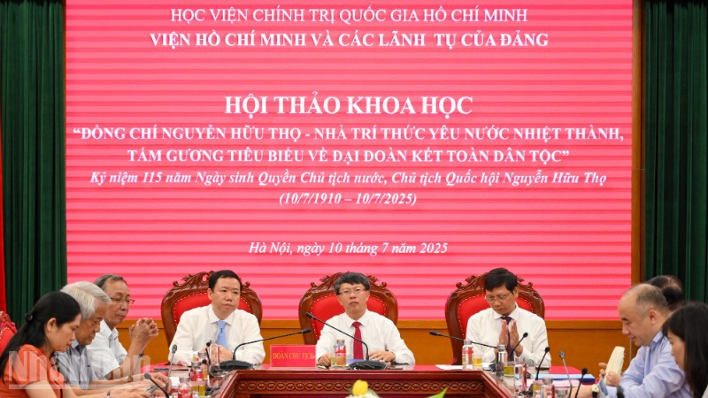 Hội thảo khoa học: “Đồng chí Nguyễn Hữu Thọ - nhà trí thức yêu nước nhiệt thành, tấm gương tiêu biểu về đại đoàn kết dân tộc”. (Ảnh: THẾ ĐẠI)