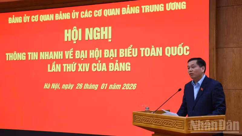 Đồng chí Nguyễn Long Hải, Ủy viên Trung ương Đảng, Phó Bí thư Thường trực Đảng ủy các cơ quan Đảng Trung ương thông tin nhanh kết quả Đại hội XIV của Đảng tại hội nghị. (Ảnh: HỒNG VÂN)