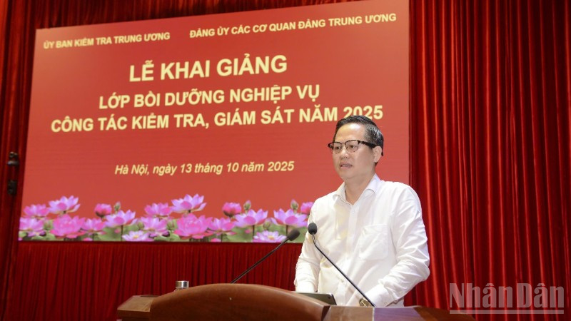  Đồng chí Đoàn Anh Dũng, Phó Chủ nhiệm Uỷ ban Kiểm tra Trung ương phát biểu tại Lễ khai giảng.