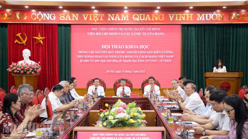Hội thảo khoa học: “Đồng chí Nguyễn Duy Trinh - Người cộng sản kiên cường, nhà ngoại giao tài năng của Đảng và cách mạng Việt Nam”. (Ảnh: SƠN TÙNG)